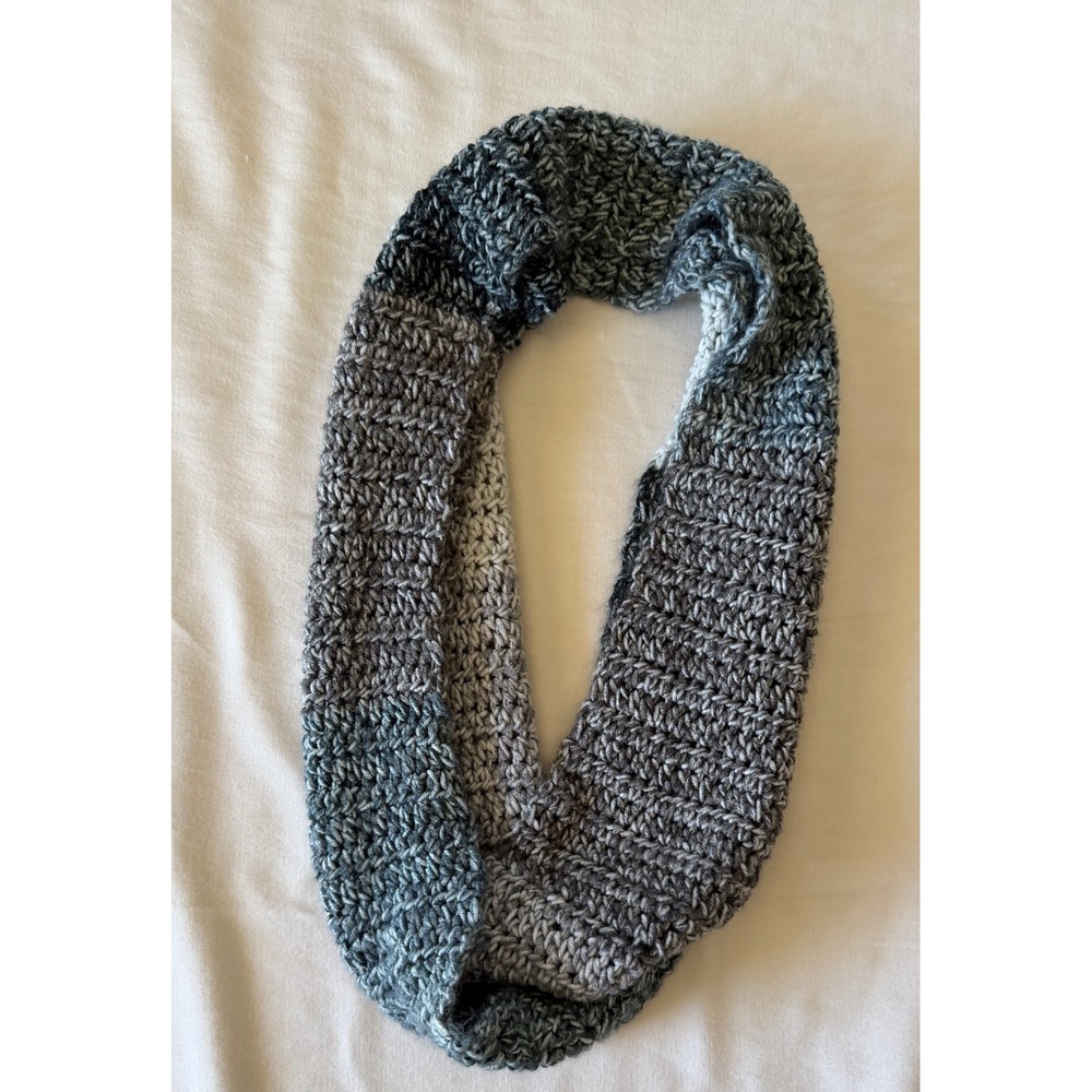 Handmade Crochet Infinity Scarf Grayscale Ombre Chunky Knit Loop Scarf Gray - Picture 3 of 4